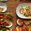 Table remplie de divers plats lyonnais
